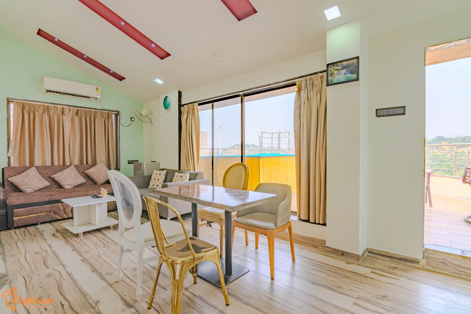 Executive Room lounge area